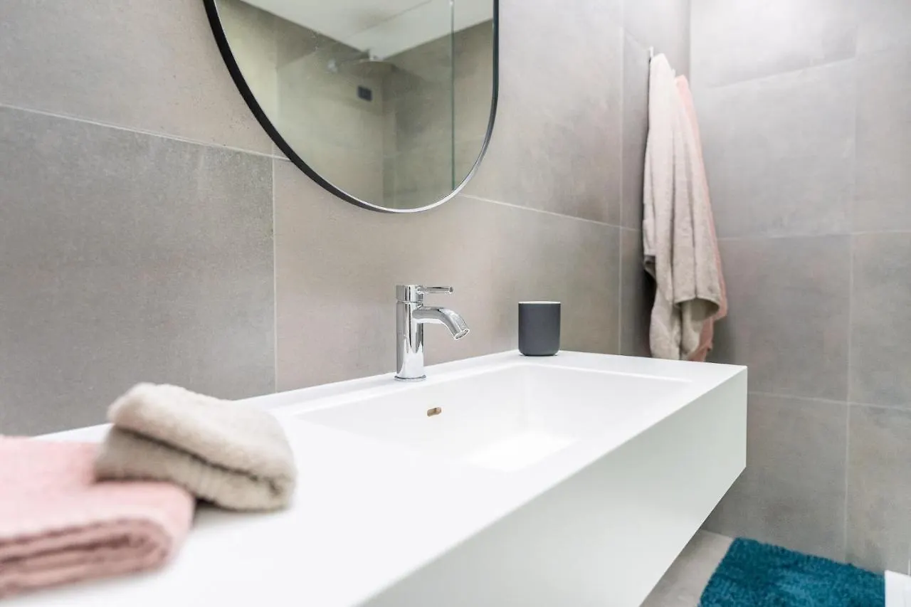 Regina 129 Apartment Carate Urio Italy