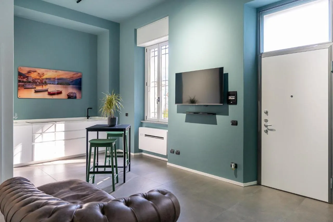 Regina 129 Apartment Carate Urio Italy